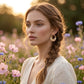 ✨ Świeć elegancją – Pozłacane kolczyki w kształcie półksiężyca z emaliowanymi kwiatami – Za pobraniem 💐